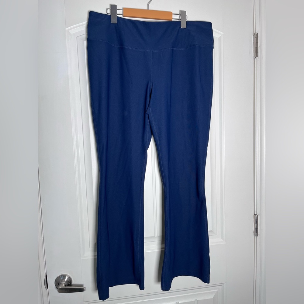 Mondetta blue flared leggings